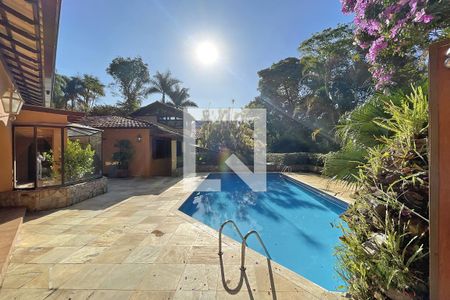 Casa de condomínio à venda com 950m², 4 quartos e 10 vagas Casa de condomínio à venda com 950m², 4 quartos e 10 vagasÁrea externa