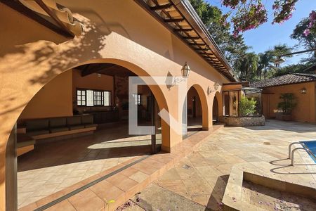 Casa de condomínio à venda com 950m², 4 quartos e 10 vagas Casa de condomínio à venda com 950m², 4 quartos e 10 vagasÁrea externa