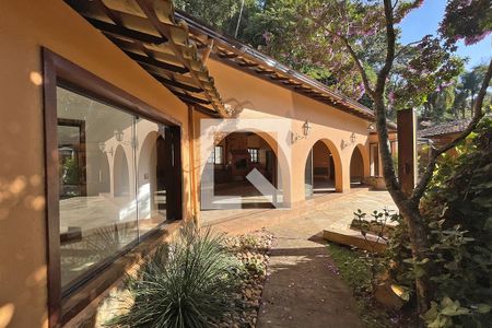 Casa de condomínio à venda com 950m², 4 quartos e 10 vagas Casa de condomínio à venda com 950m², 4 quartos e 10 vagasÁrea externa