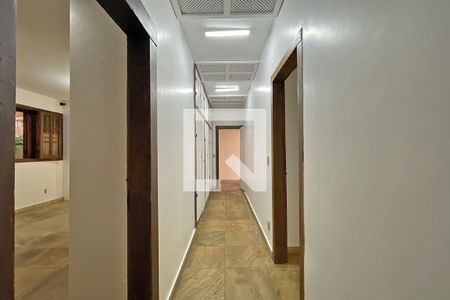 Casa de condomínio à venda com 950m², 4 quartos e 10 vagas Casa de condomínio à venda com 950m², 4 quartos e 10 vagasCorredor