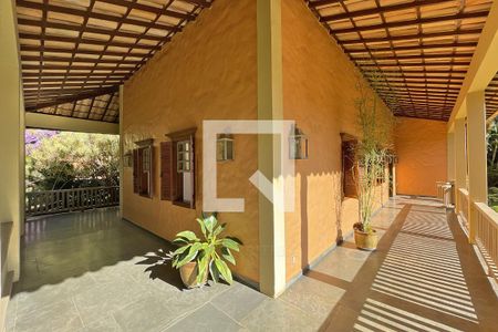 Casa de condomínio à venda com 950m², 4 quartos e 10 vagas Casa de condomínio à venda com 950m², 4 quartos e 10 vagasVaranda