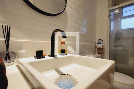 Apartamento à venda com 80m², 2 quartos e 1 vagaBanheiro Social