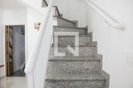 Casa à venda com 134m², 3 quartos e 2 vagas Casa à venda com 134m², 3 quartos e 2 vagasEscada