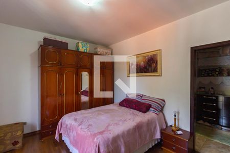 Casa à venda com 287m², 6 quartos e 5 vagas Casa à venda com 287m², 6 quartos e 5 vagasQuarto 4