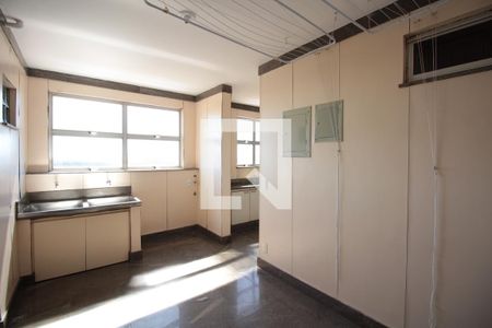 Apartamento para alugar com 240m², 5 quartos e 2 vagasArea de Serviço