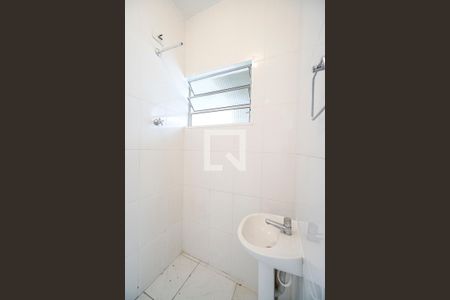Banheiro social de casa de condomínio para alugar com 1 quarto, 60m² em Vila Formosa, São Paulo