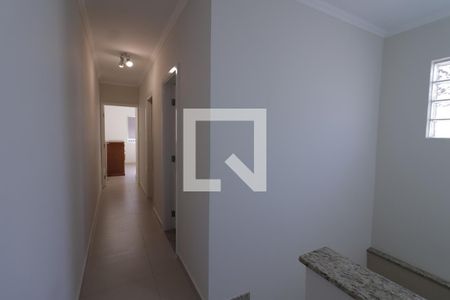 Corredor de casa para alugar com 3 quartos, 200m² em Jardim Santo Elias, São Paulo