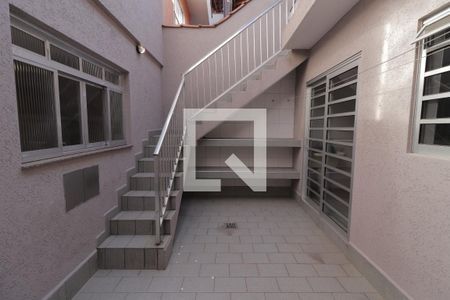 Quintal de casa para alugar com 3 quartos, 200m² em Jardim Santo Elias, São Paulo