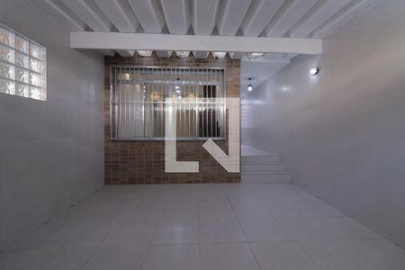 Garagem de casa para alugar com 3 quartos, 200m² em Jardim Santo Elias, São Paulo