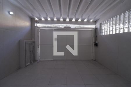 Garagem de casa para alugar com 3 quartos, 200m² em Jardim Santo Elias, São Paulo