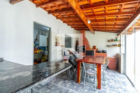 Casa à venda com 273m², 4 quartos e 3 vagasChurrasqueira