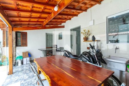 Casa à venda com 273m², 4 quartos e 3 vagasChurrasqueira