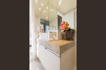 Apartamento à venda com 74m², 2 quartos e 2 vagasBanheiro do Quarto 2