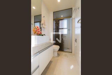 Apartamento à venda com 74m², 2 quartos e 2 vagasBanheiro do Quarto 2