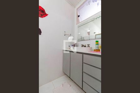 Banheiro Suíte  de casa à venda com 3 quartos, 200m² em Artur Alvim, São Paulo