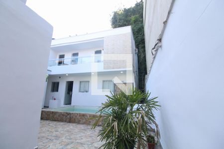 Casa de condomínio para alugar com 180m², 3 quartos e 2 vagasEntrada
