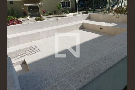 Apartamento para alugar com 90m², 2 quartos e 1 vaga Apartamento para alugar com 90m², 2 quartos e 1 vagaDeck de concreto