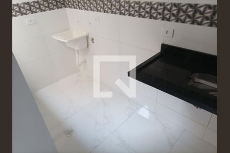 Cozinha e Área de Serviço de apartamento para alugar com 2 quartos, 40m² em Vila Paulo Silas, São Paulo