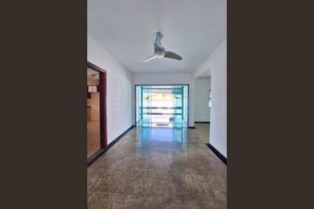 Sala de casa para alugar com 3 quartos, 360m² em Serra Grande, Niterói