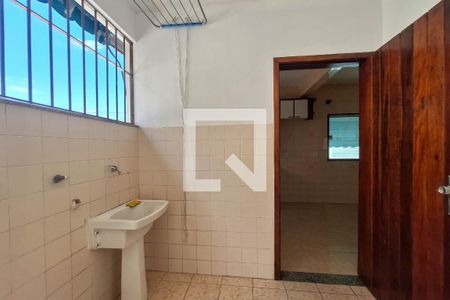 Casa para alugar com 360m², 3 quartos e 2 vagasBanheiro