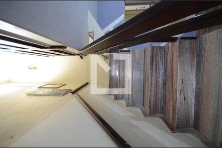 Casa à venda com 269m², 5 quartos e 1 vagaEscada