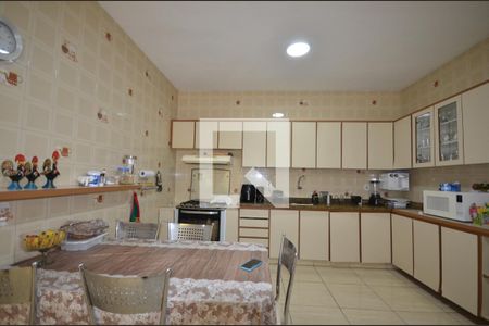 Casa à venda com 269m², 5 quartos e 1 vagaCozinha