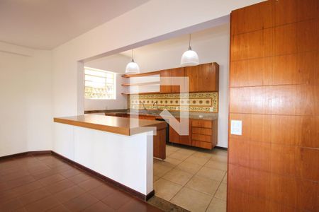 Casa à venda com 300m², 4 quartos e 4 vagasCozinha 