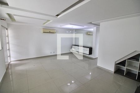 Sala de casa de condomínio para alugar com 5 quartos, 180m² em Vargem Pequena, Rio de Janeiro