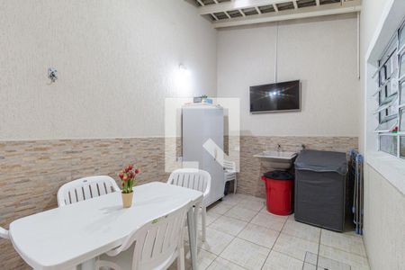 Casa à venda com 184m², 3 quartos e 2 vagasÁrea de serviço