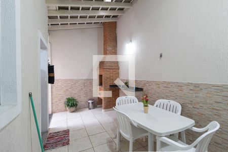 Casa à venda com 184m², 3 quartos e 2 vagasQuintal