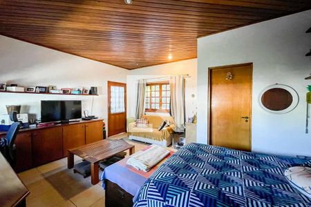 Casa à venda com 238m², 3 quartos e 3 vagasSuíte 2