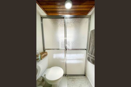 Casa à venda com 238m², 3 quartos e 3 vagasBanheiro da Suíte 1