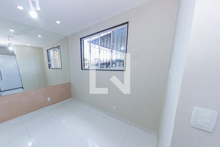 Sala de casa de condomínio para alugar com 1 quarto, 60m² em Praça Seca, Rio de Janeiro
