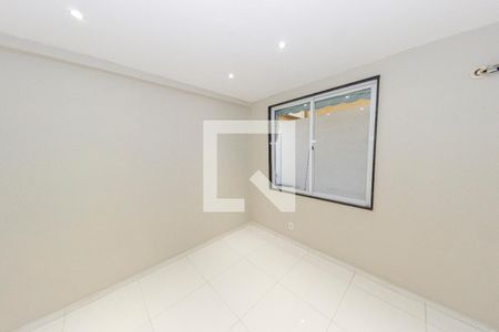 Quarto de casa de condomínio para alugar com 1 quarto, 60m² em Praça Seca, Rio de Janeiro