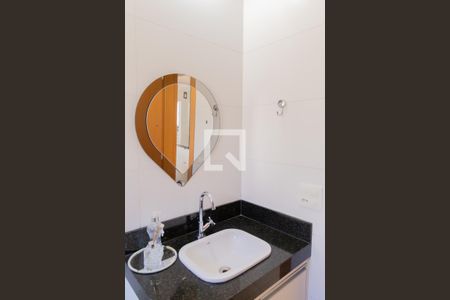 Banheiro de apartamento à venda com 2 quartos, 100m² em Sagrada Família, Belo Horizonte
