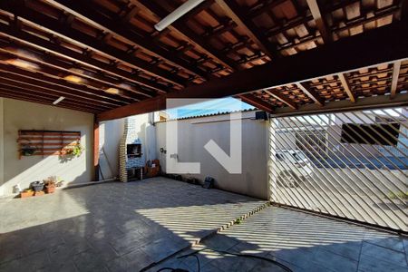 Casa à venda com 90m², 3 quartos e 2 vagasQuintal