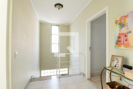 Casa à venda com 275m², 5 quartos e 5 vagasEscada