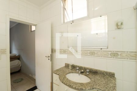 Casa à venda com 275m², 5 quartos e 5 vagasBanheiro de Suíte