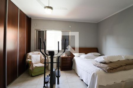 Casa à venda com 275m², 5 quartos e 5 vagasSuíte