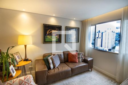 Apartamento à venda com 77m², 2 quartos e 1 vagaSala