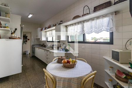 Apartamento à venda com 242m², 4 quartos e 4 vagasCozinha