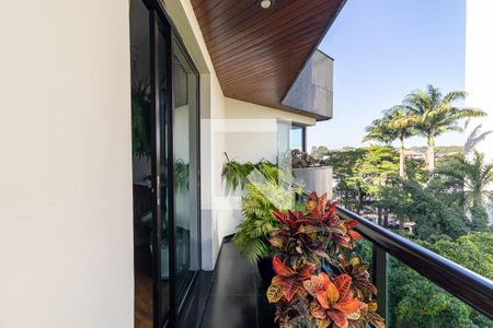 Apartamento à venda com 242m², 4 quartos e 4 vagasVaranda da Sala 2