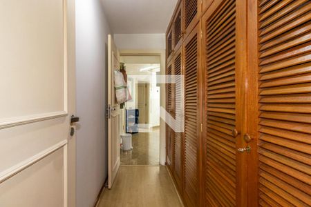 Apartamento à venda com 242m², 4 quartos e 4 vagasCorredor