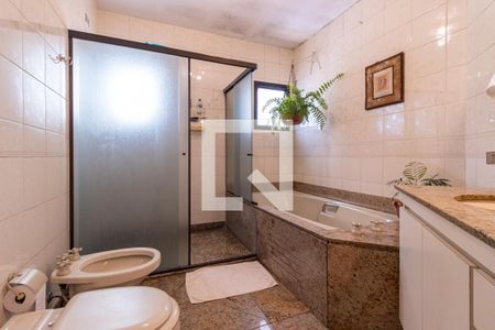 Apartamento à venda com 242m², 4 quartos e 4 vagasSuíte 4
