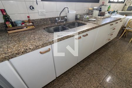 Apartamento à venda com 242m², 4 quartos e 4 vagasCozinha