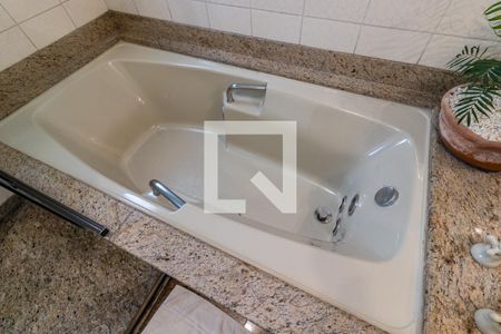 Apartamento à venda com 242m², 4 quartos e 4 vagasSuíte 4