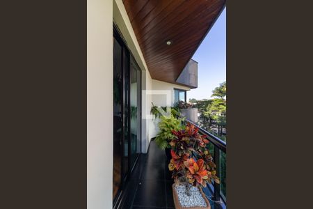 Apartamento à venda com 242m², 4 quartos e 4 vagasVaranda da Sala 2