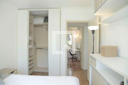 Quarto 1 de apartamento para alugar com 2 quartos, 53m² em Mont Serrat, Porto Alegre