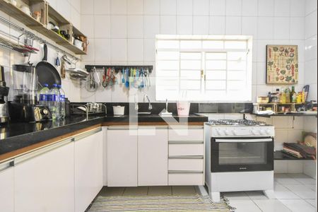 Casa à venda com 200m², 4 quartos e 2 vagasCozinha 