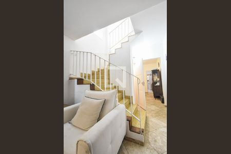 Escada  de casa à venda com 4 quartos, 200m² em Brooklin Paulista, São Paulo